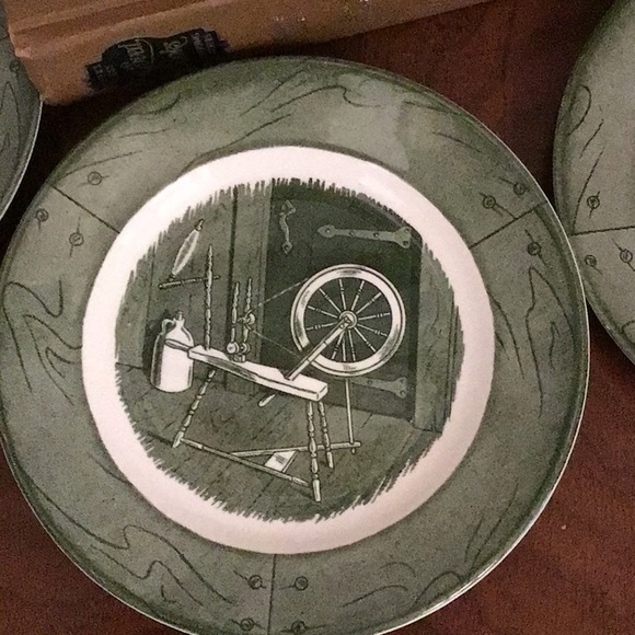 1950s Vintage Colonial Homestead Bread Plate, Green - Picture 2 of 7